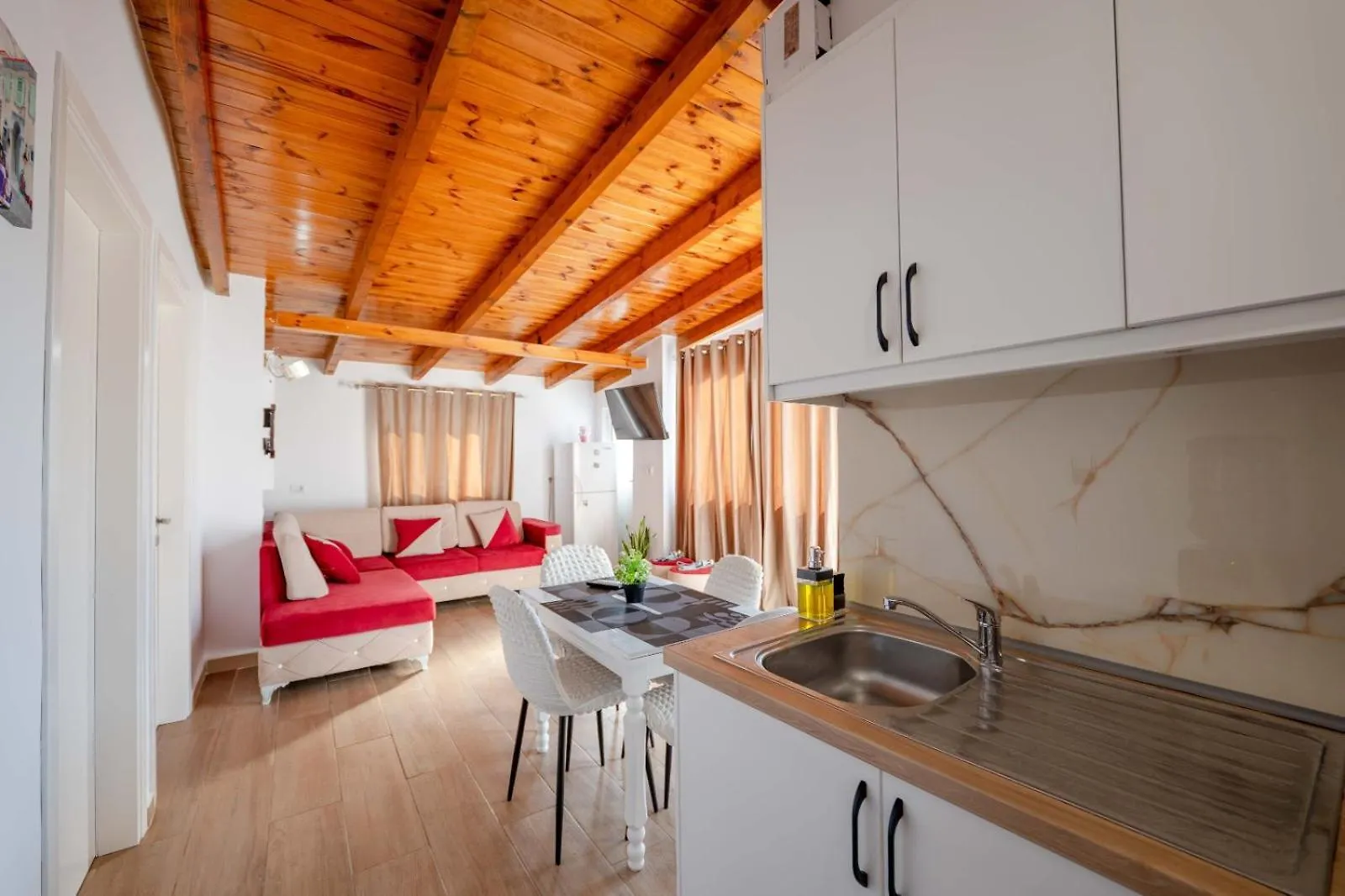 Ramaj Apartment 사밀 알바니아